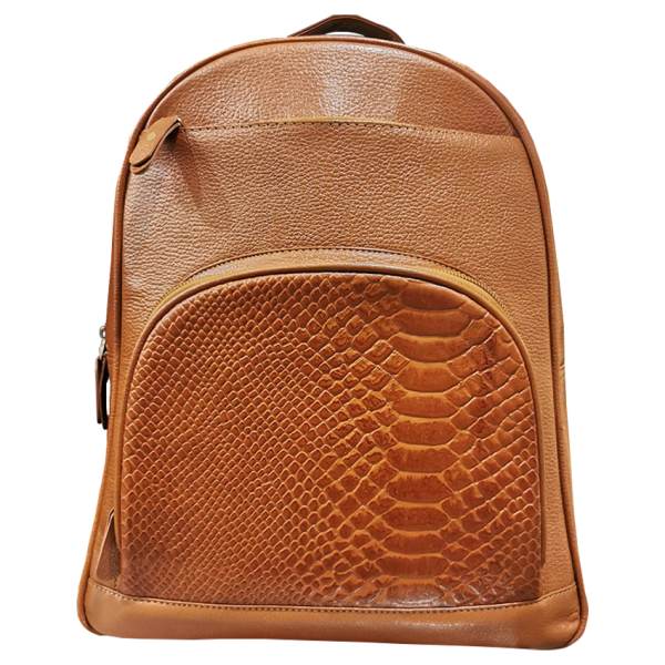 Hermoso Morral Camel en cuero 100% garantizado. Con su diseño siempre podrás lucir elegante y a la moda. Al ser un producto nacional, este bolso es el complemento perfecto para elevar todos tus atuendos.